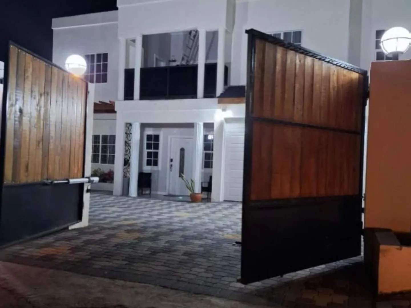 Luxurious 6 Bed Villa Wown Pool Portmore