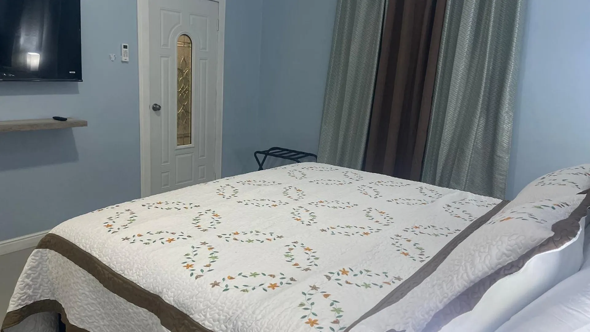 Casa de hóspedes Luxurious 6 Bed Villa Wown Pool Portmore